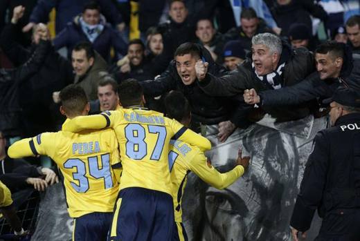 L'esultanza di Perea dopo lo 0-2. Reuters